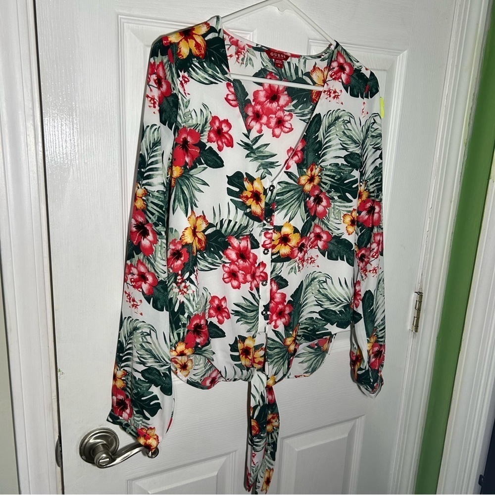 GUESS Size Medium Hawaiian Tie Front Blouse V-neck long Sleeve Button-Up Floral - Picture 2 of 10